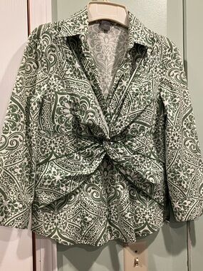 Ann Taylor Green and White Printed Button-Up Blouse